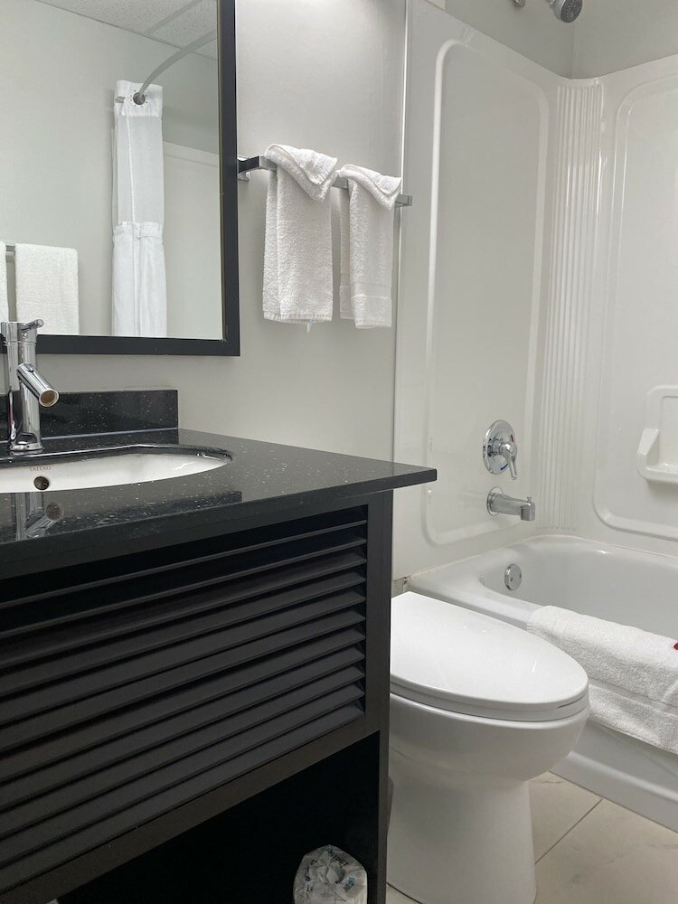 Фото Travelodge by Wyndham Miramichi New Brunswick