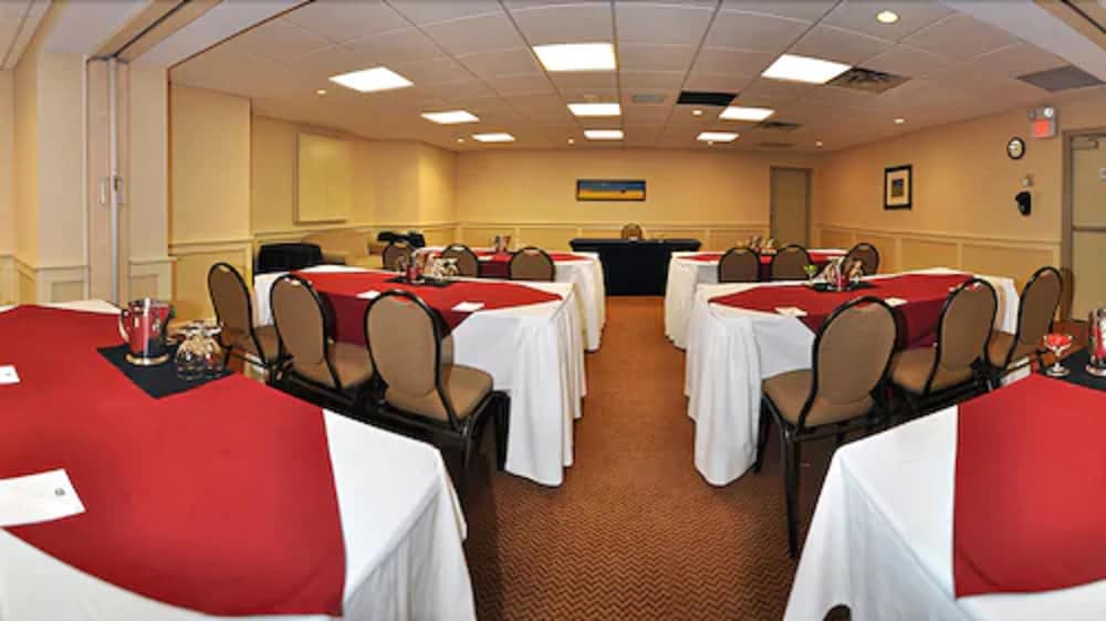 Фото Charlottetown Inn & Conference Centre