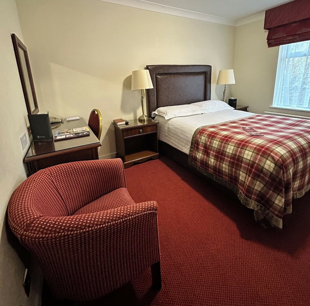 Фото Macdonald Norwood Hall Hotel