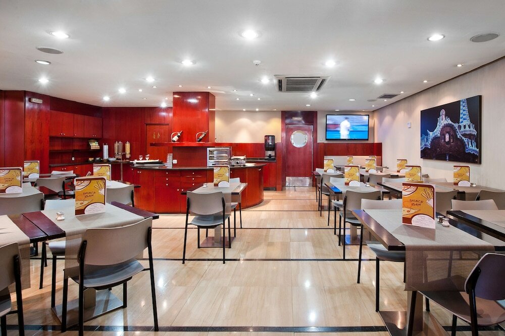 Фото Отель Catalonia Park Güell