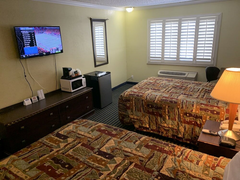 Фото Travelodge by Wyndham Odessa