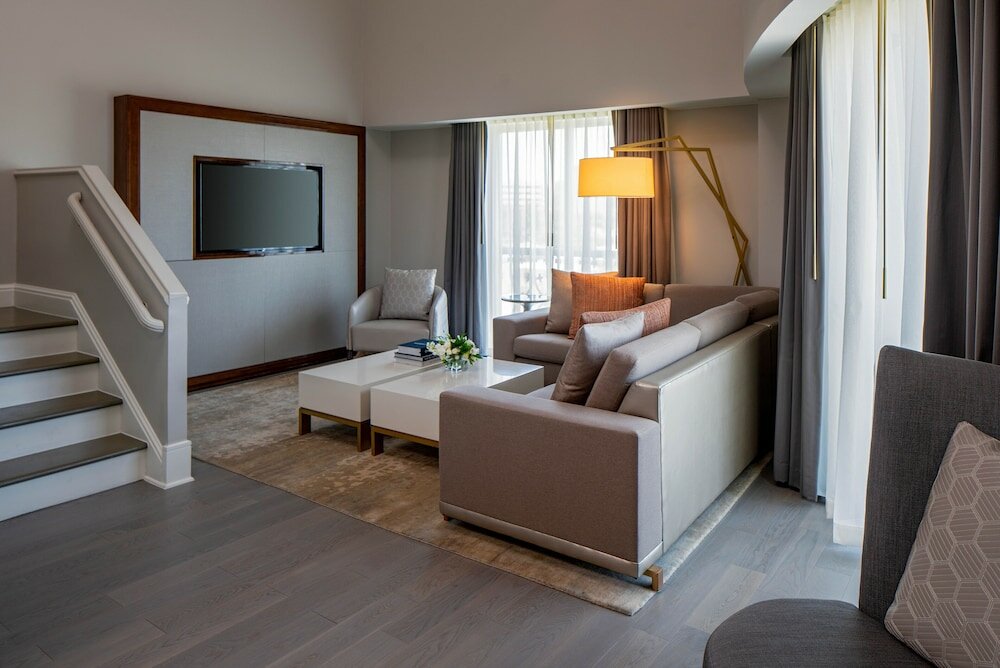 Фото Hotel Crescent Court