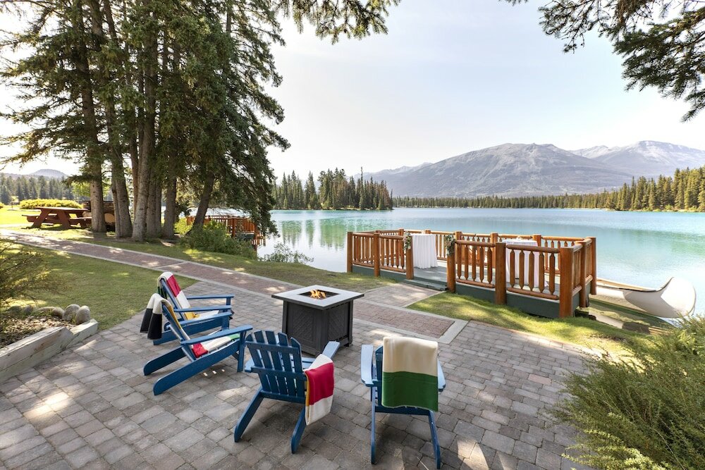 Фото Fairmont Jasper Park Lodge