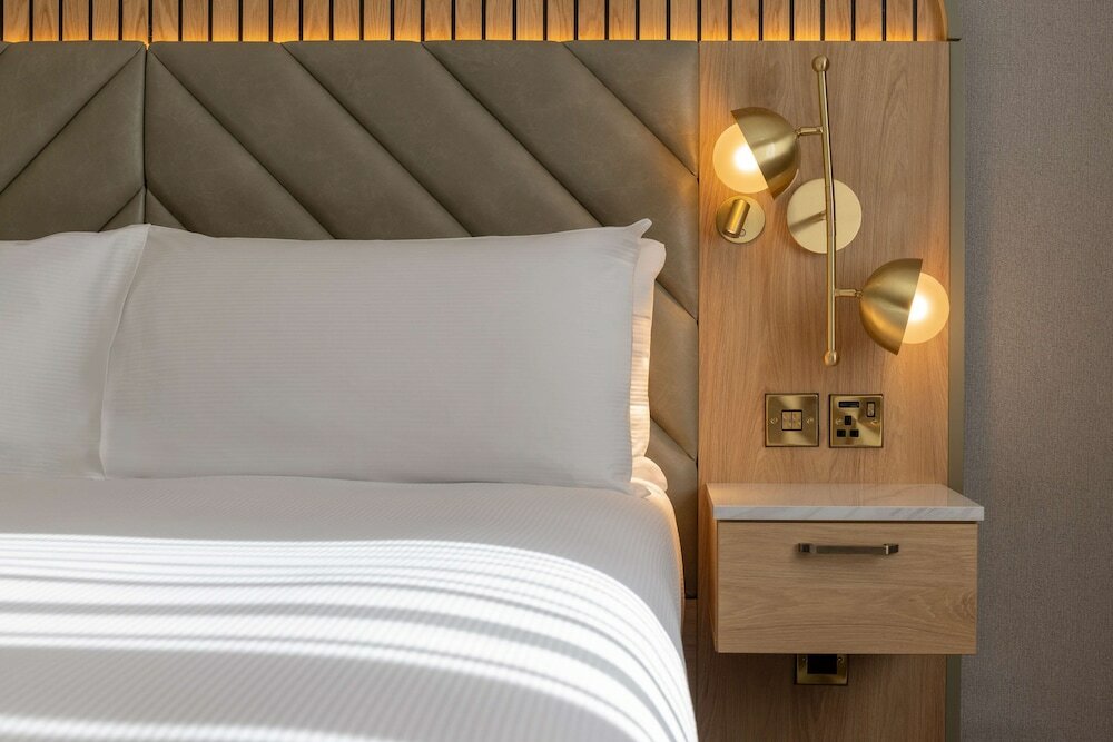 Фото DoubleTree by Hilton Bristol North