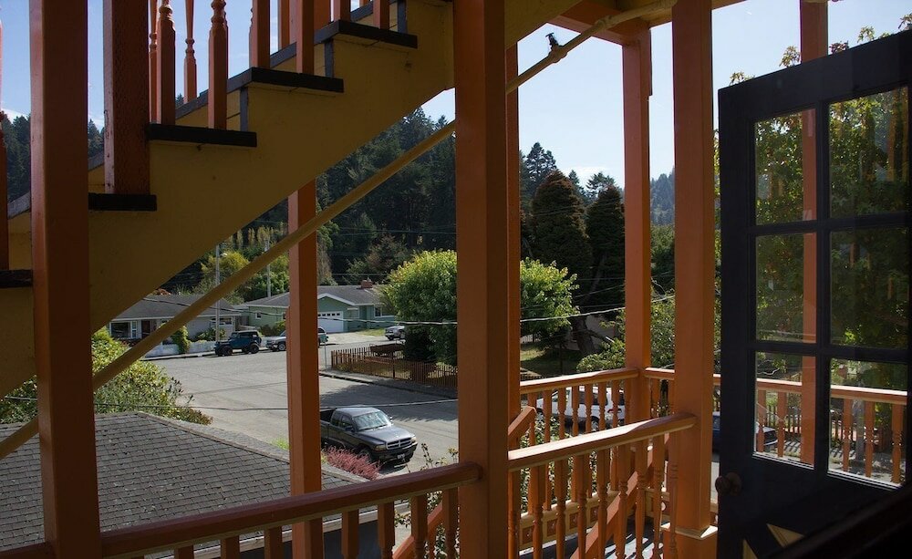 Фото Gingerbread Mansion Inn