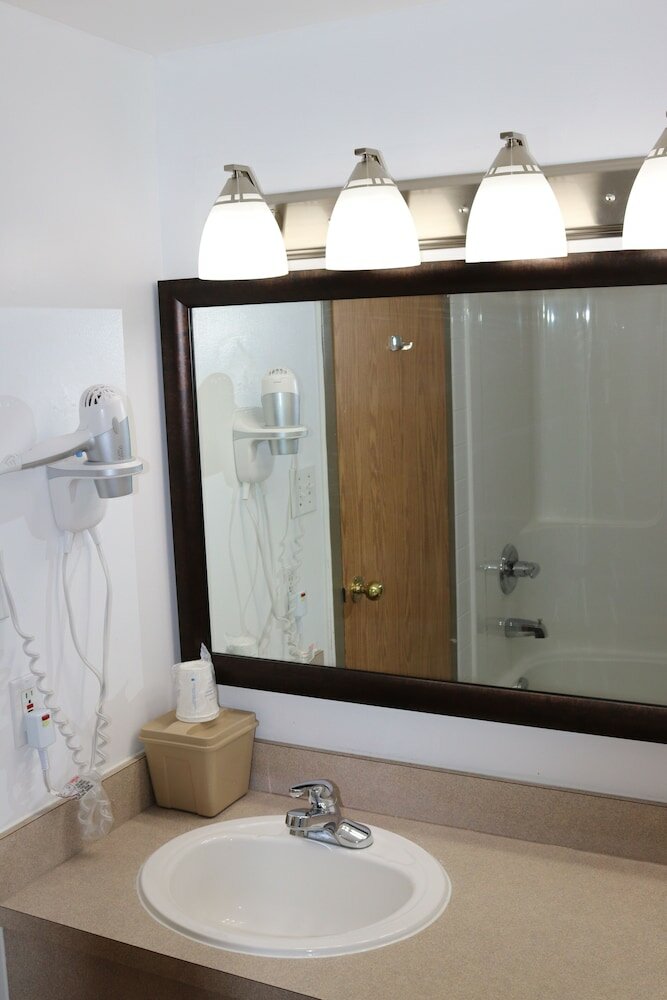 Фото Super 8 by Wyndham Hinton