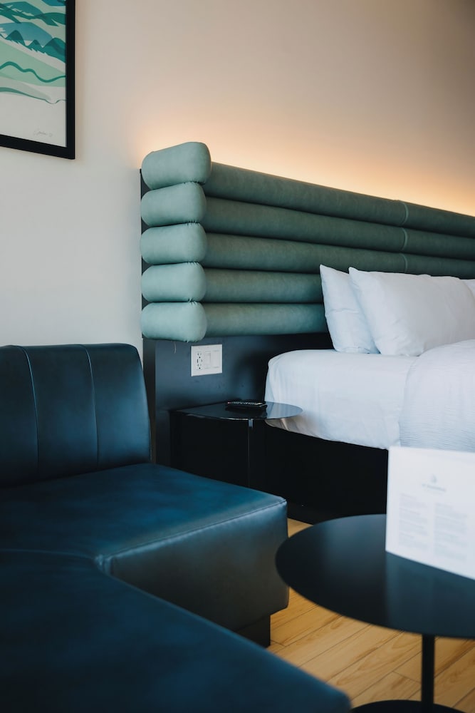 Фото Hotel Le Dauphin Montreal Centre Ville