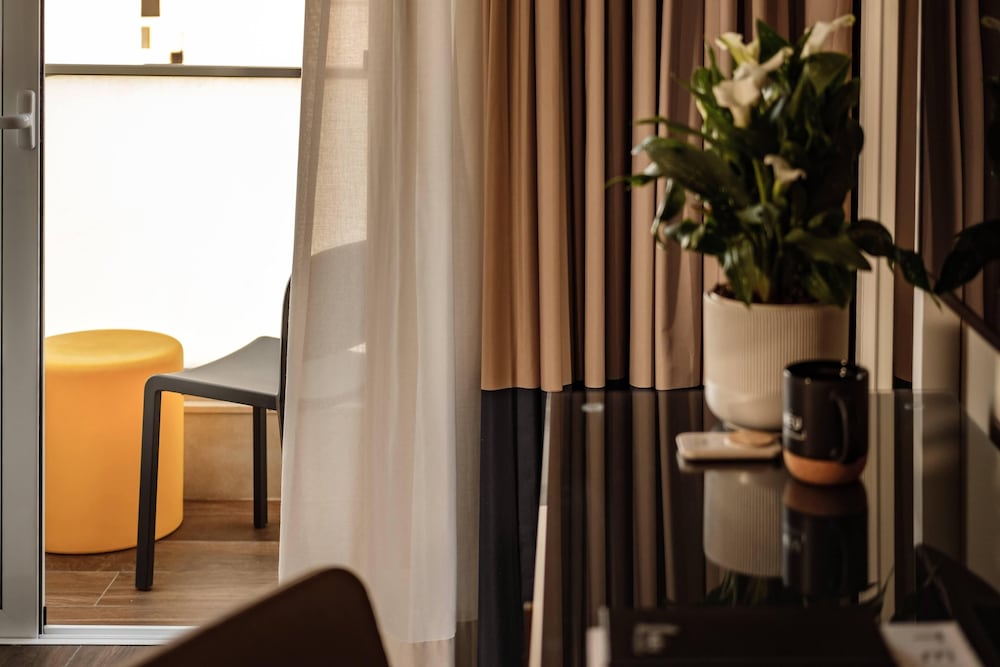 Фото 115 The Strand Hotel by Neu Collective