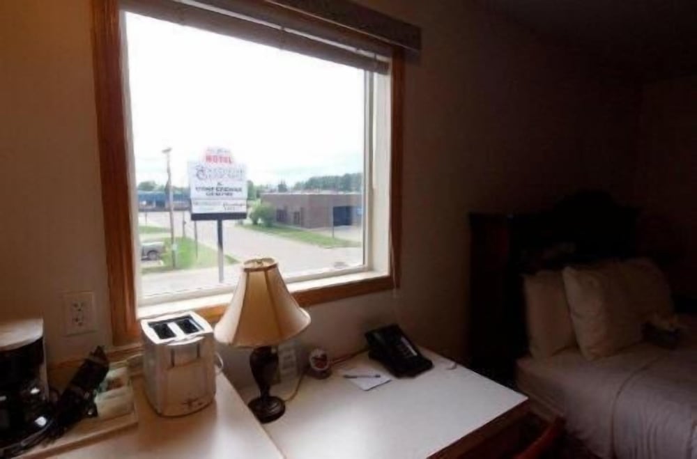 Фото Executive House Suites Hotel & Conference Centre