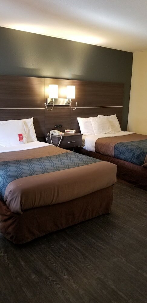 Фото Econo Lodge Brattleboro