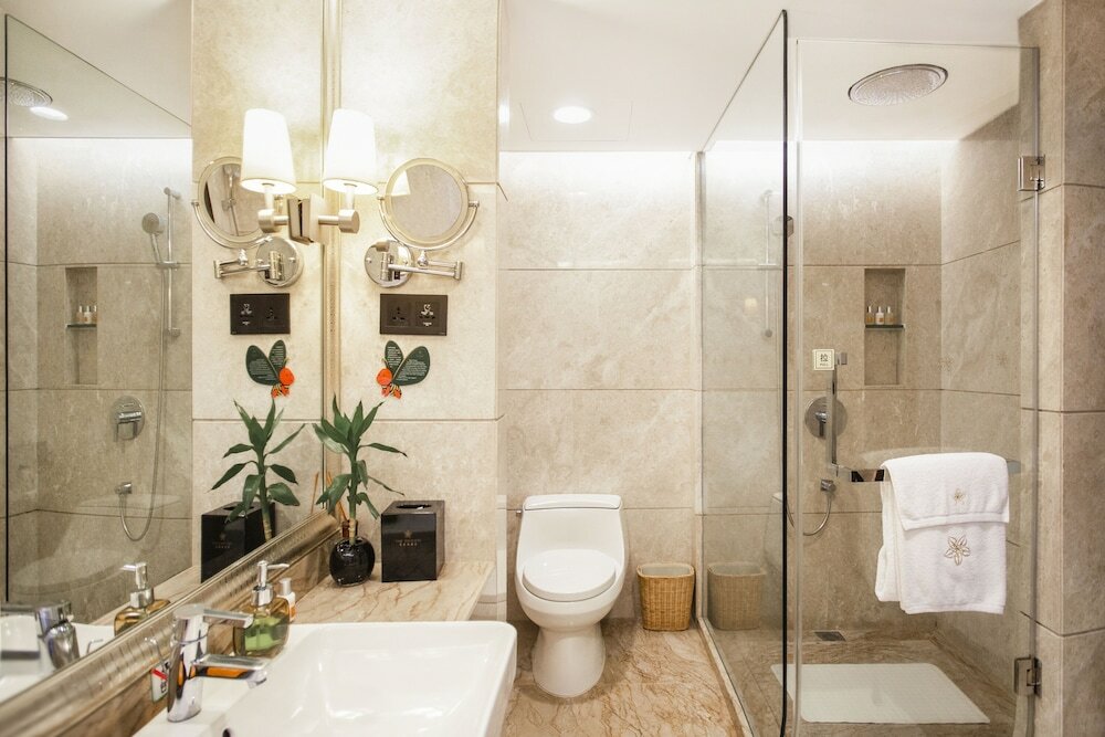 Фото The Pavilion Hotel