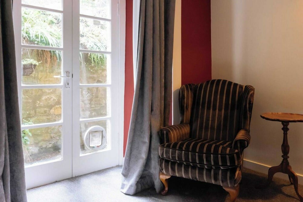 Фото Spacious & Welcoming 2bd Flat - Edinburgh