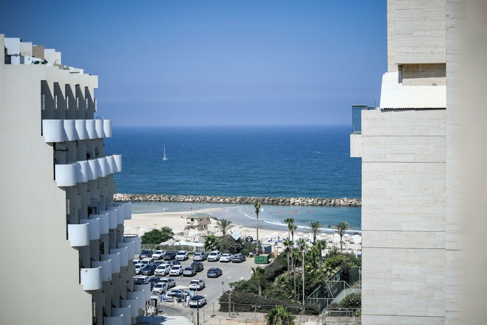 Фото 3br SeaView Apt by the Beach by SeaNRent