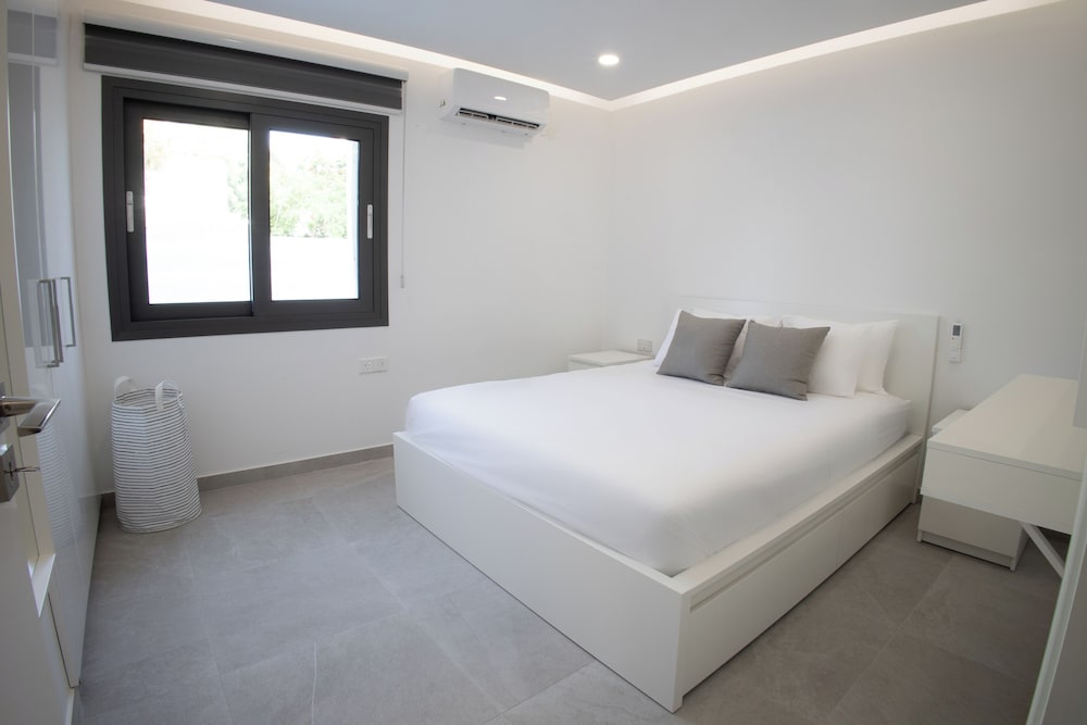 Фото Phaedrus Living Luxury Mackenzie Flat