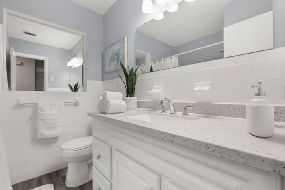 Фото 12th Ct Charming Oasis With New Pool