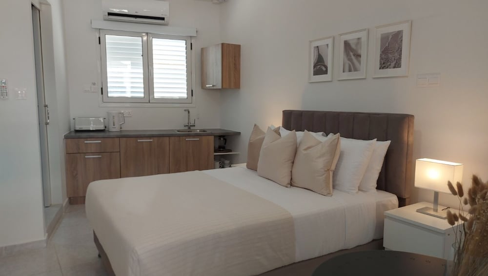 Фото Phaedrus Living: Alkminis Seaside Luxury Flat 02