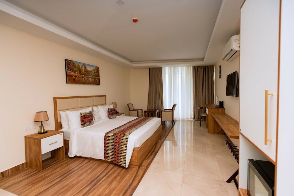 Фото The Hut Restaurant & Boutique hotel