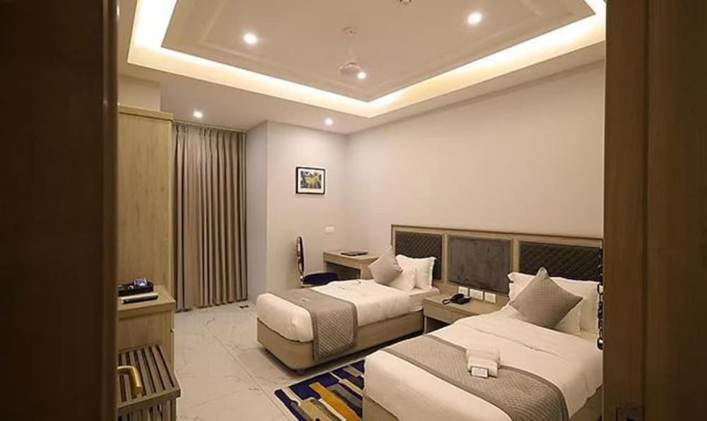 Фото Fabhotel Prime Hampton by Ic'S