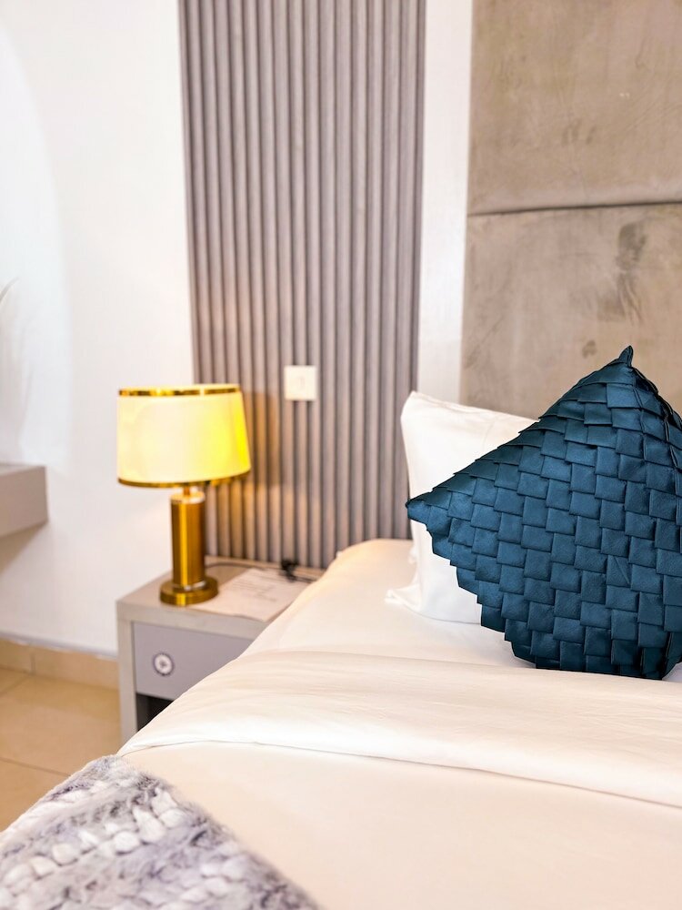 Фото The Gibs Hotel