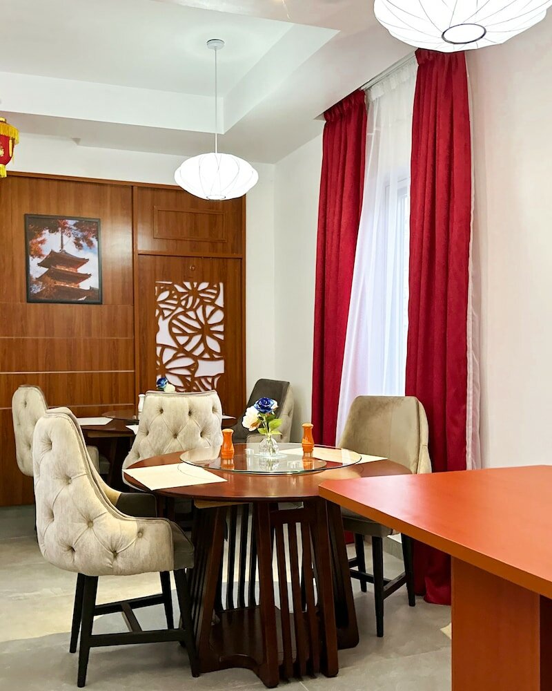 Фото The Gibs Hotel