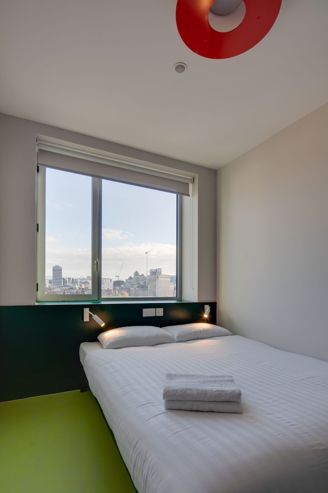 Фото Clink i Lár