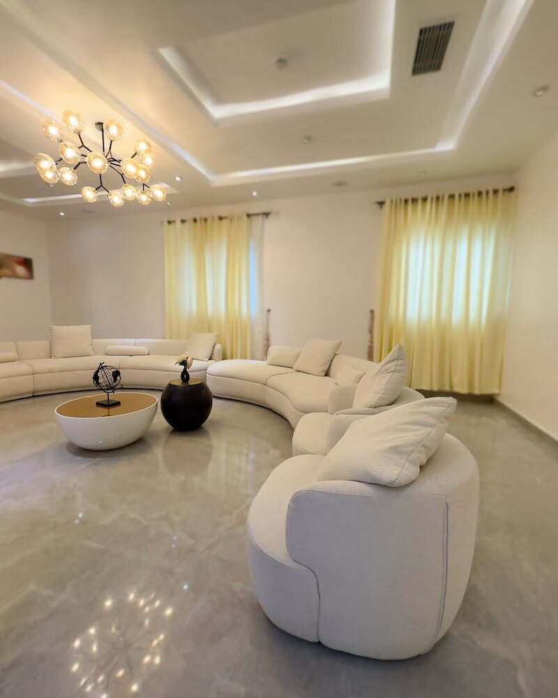 Фото The Gibs Hotel