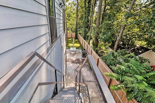 Гостиница Updated Downtown Red Bank Home 5 Mi to Beach! в Итонтауне