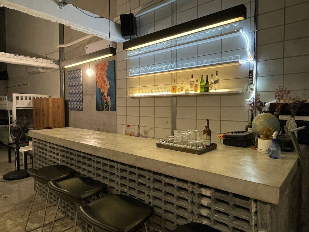 Фото Old Bar Bangkok House