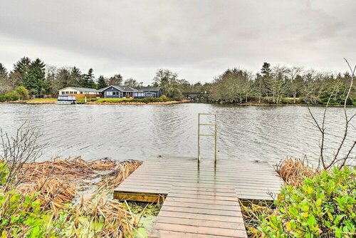 Гостиница Modern Ocean Shores Getaway With Dock! в Ошен Шорс