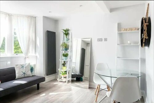 Гостиница Sleek & Serene 1bd Flat - North Laine Brighton в Брайтоне