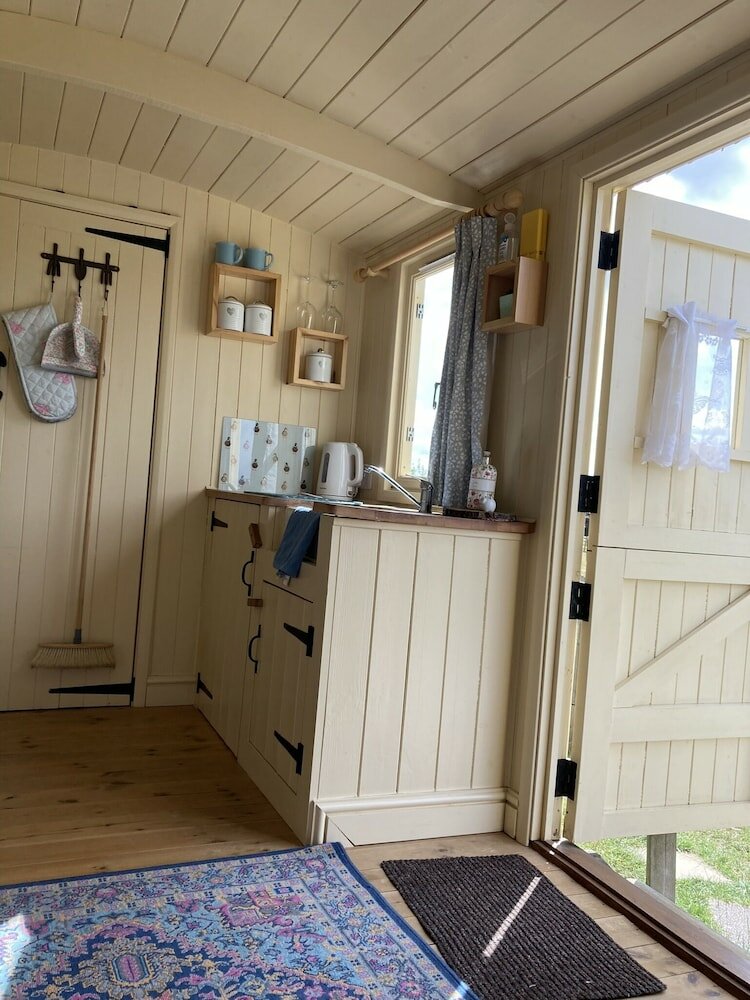 Фото Oxton Hill Hideaway