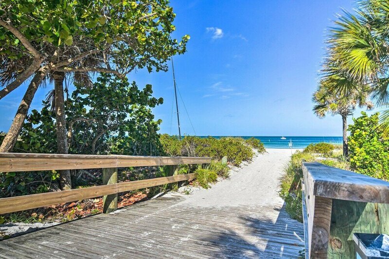 Гостиница Indian Rocks Beach Unit - Steps From the Shoreline