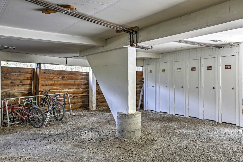 Фото Mtn Retreat, Walk to River Run Village & Slopes!