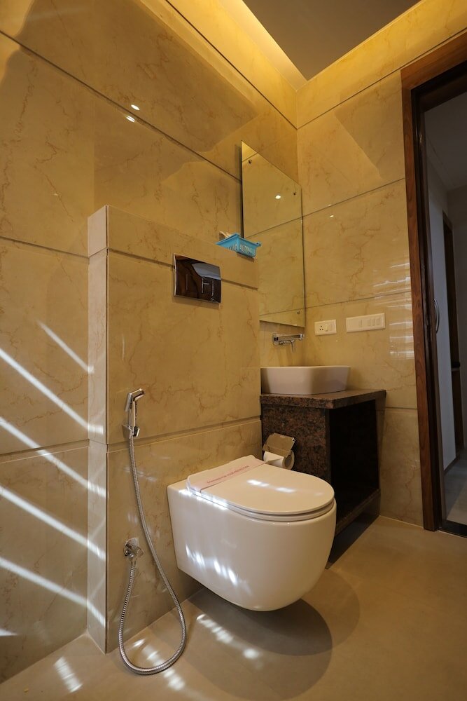 Фото Hotel Taj Crown Plaza