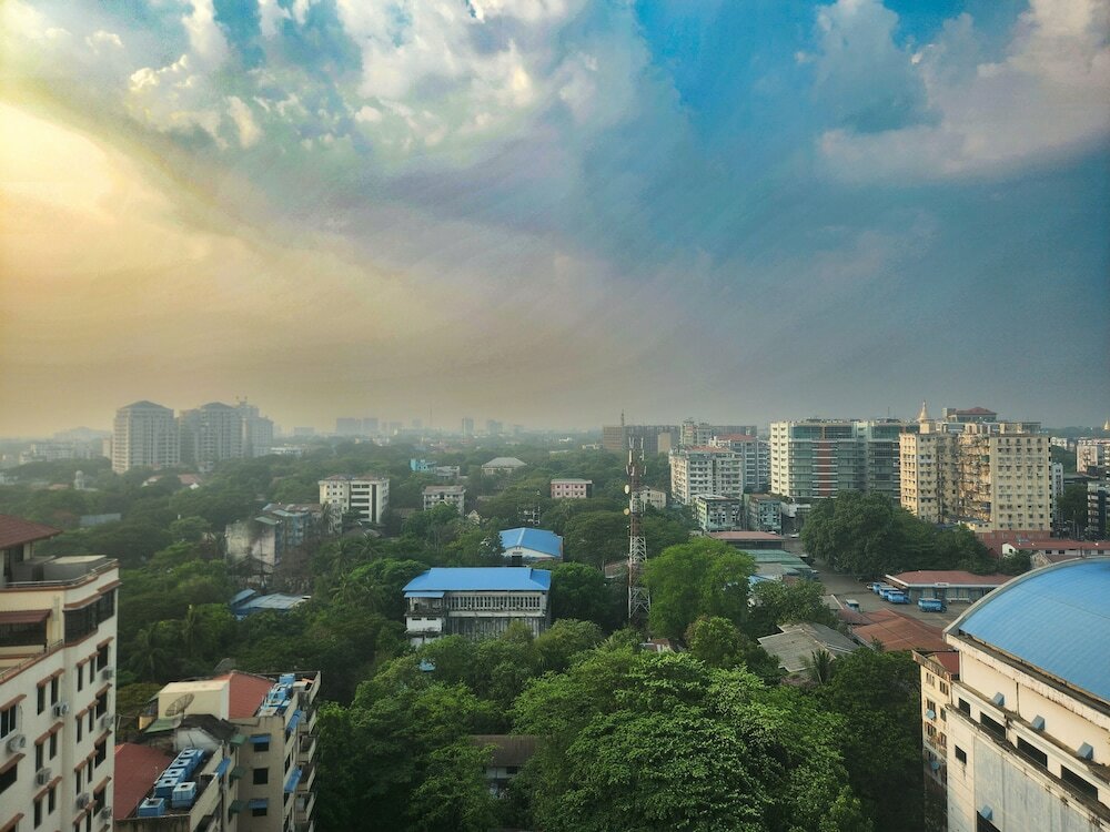 Фото The Rangoon Hotel