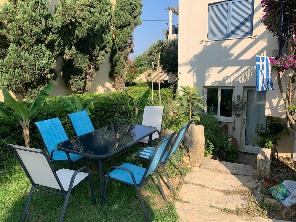 Фото 1 Bedroom Apartment on Beach Elias Upper