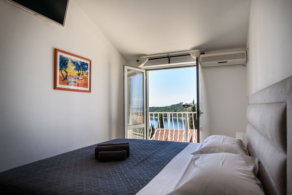 Фото Zenith Apartment by DuHomes