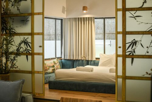 Апартаменты Charming 2br Apt w a Breathtaking Patio в Тель-Авиве