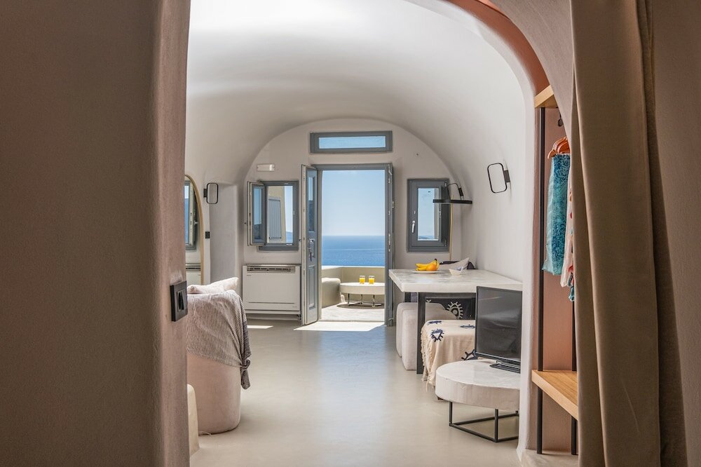 Фото SantorOia Luxury Suites