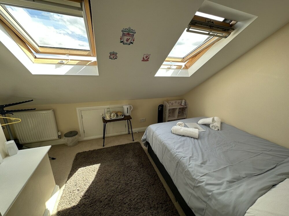 Фото Infinity Guest House Wiltshire Crescent