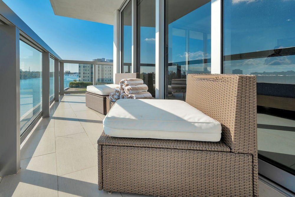 Фото Stunning 2br 2ba Bay Harbour with Pool