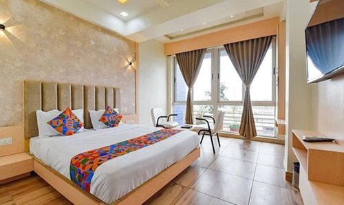 Гостиница Fabhotel Symphony Grand в Ахмадабаде