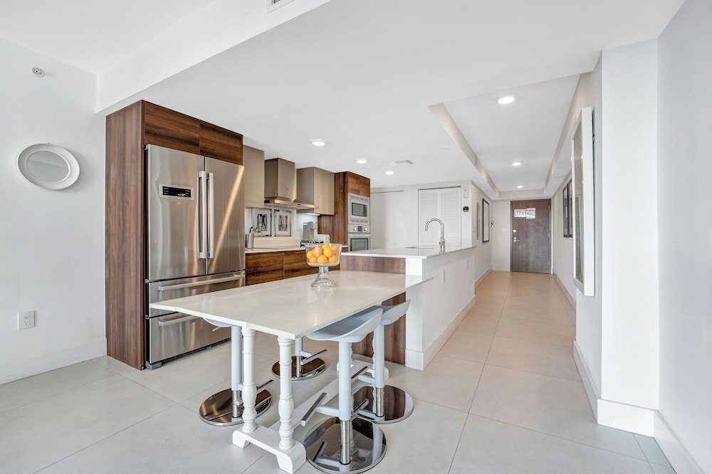 Фото Stunning 2br 2ba Bay Harbour with Pool