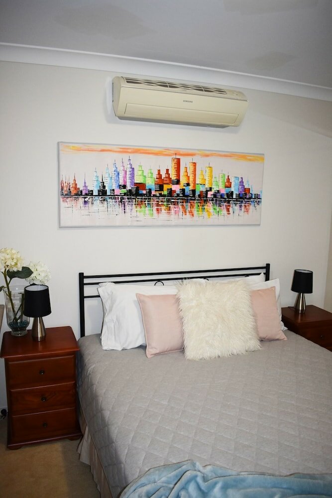 Фото Large House with Pool