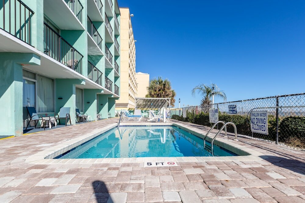 Фото Beach Club at Montego Inn