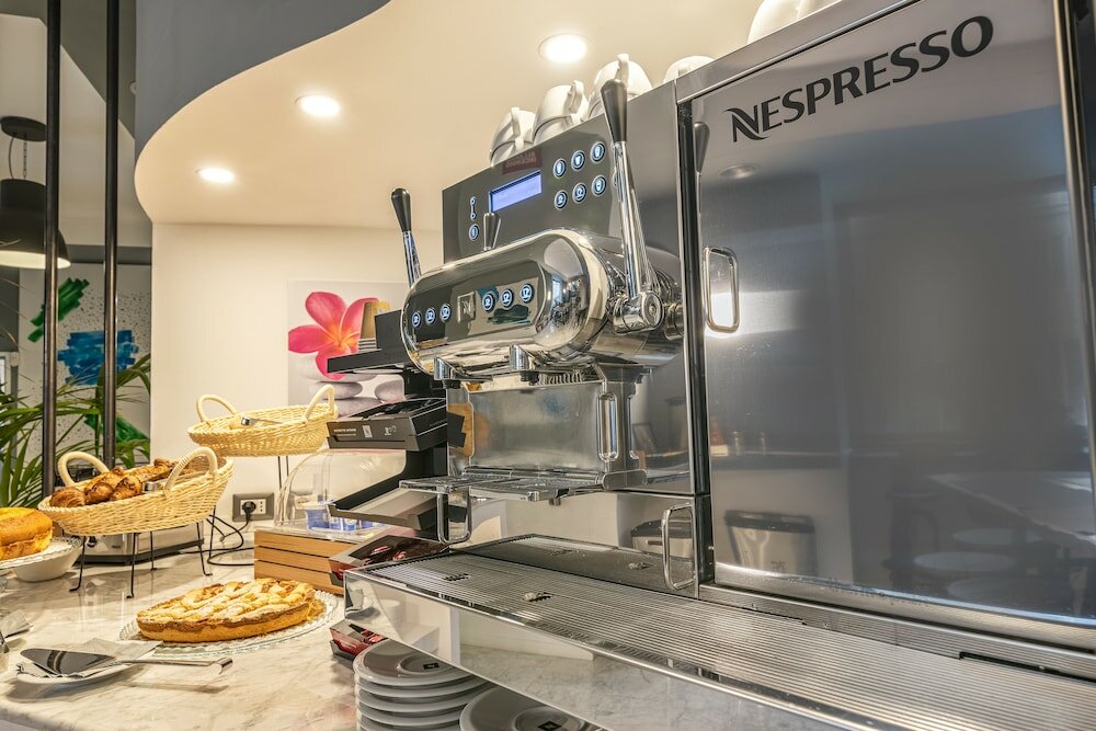 Фото Crossroad Hotel