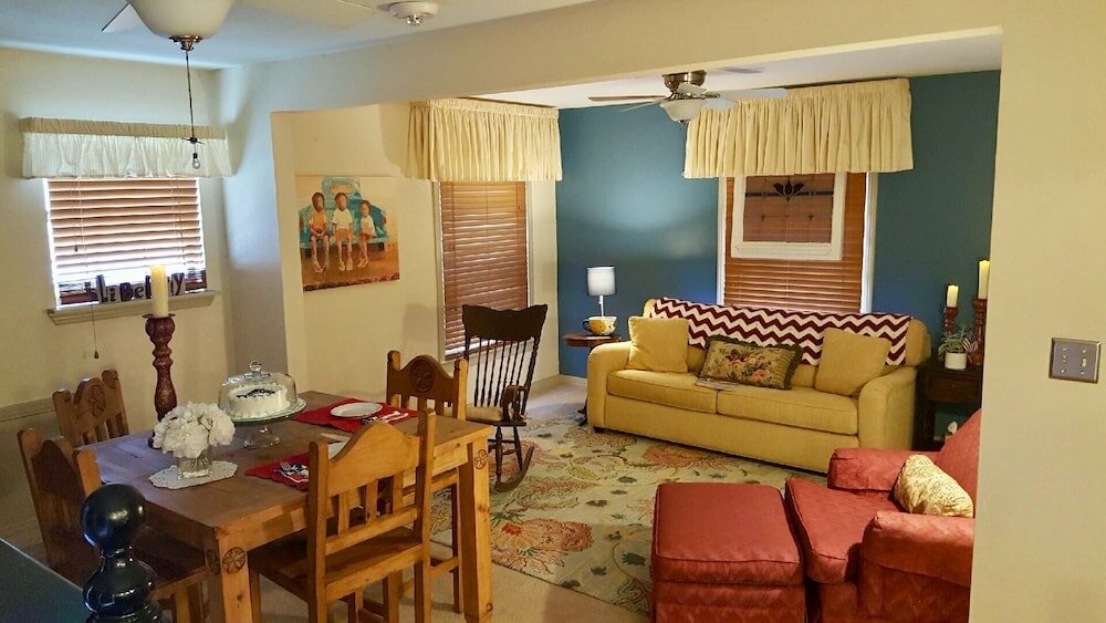 Фото The Old Liberty Schoolhouse