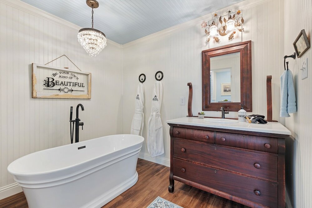 Фото The Old Liberty Schoolhouse