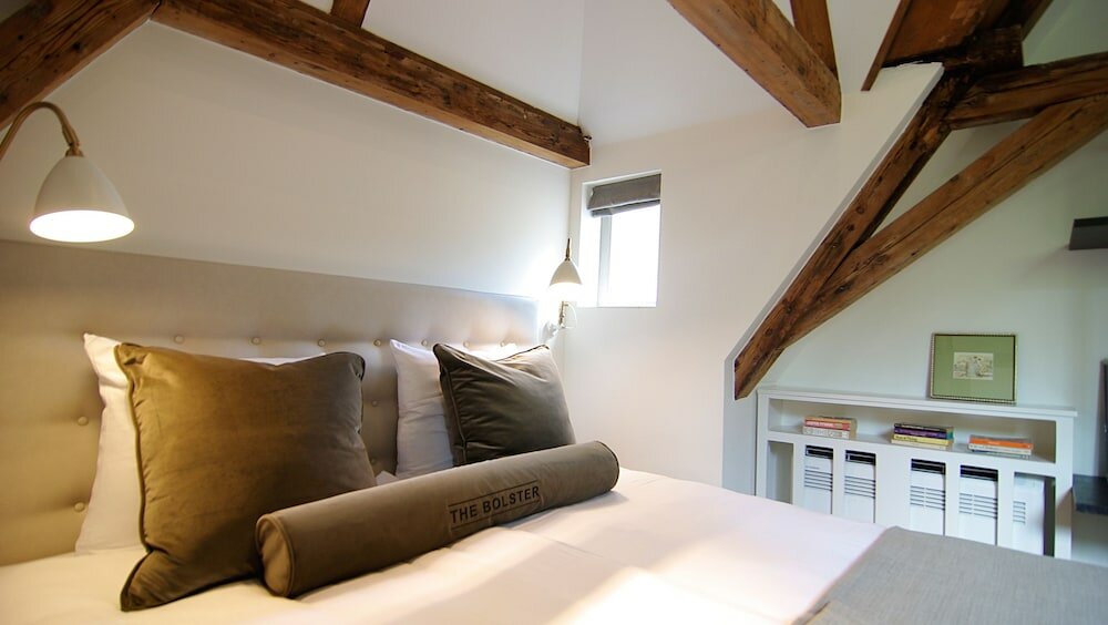 Фото The Bolster