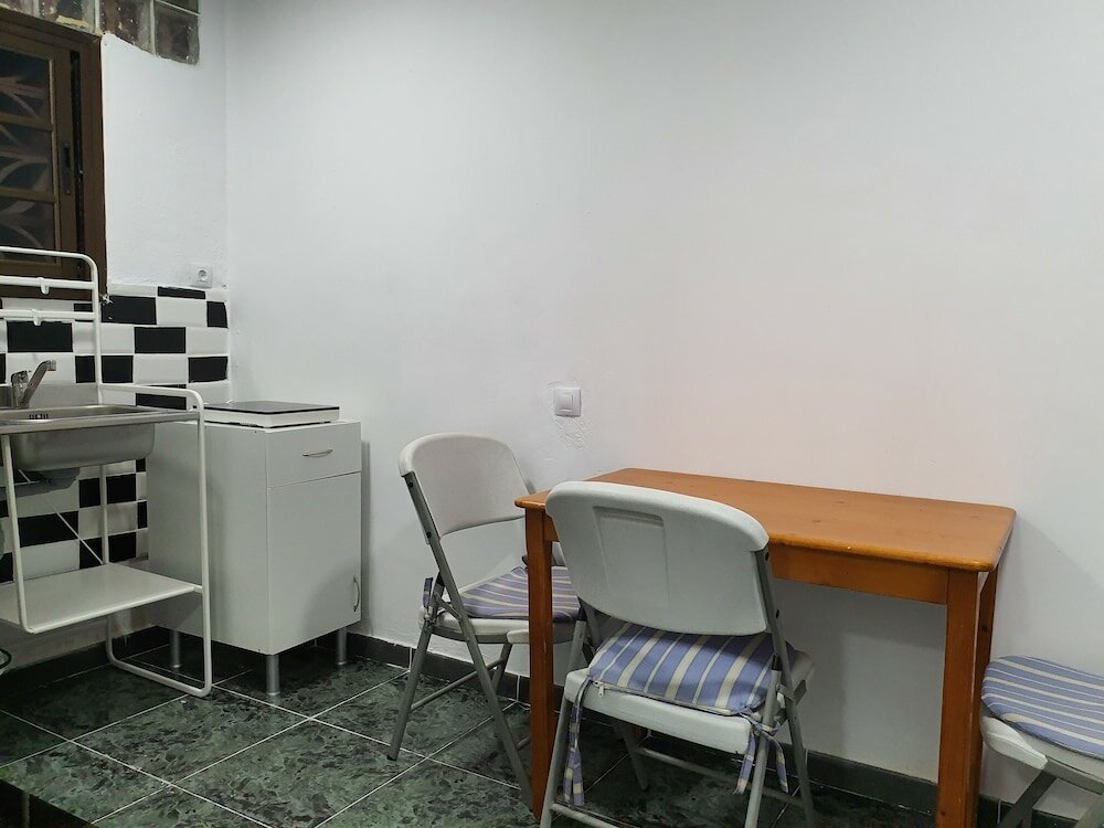 Фото Low Cost Room Plaza de Hierro IV